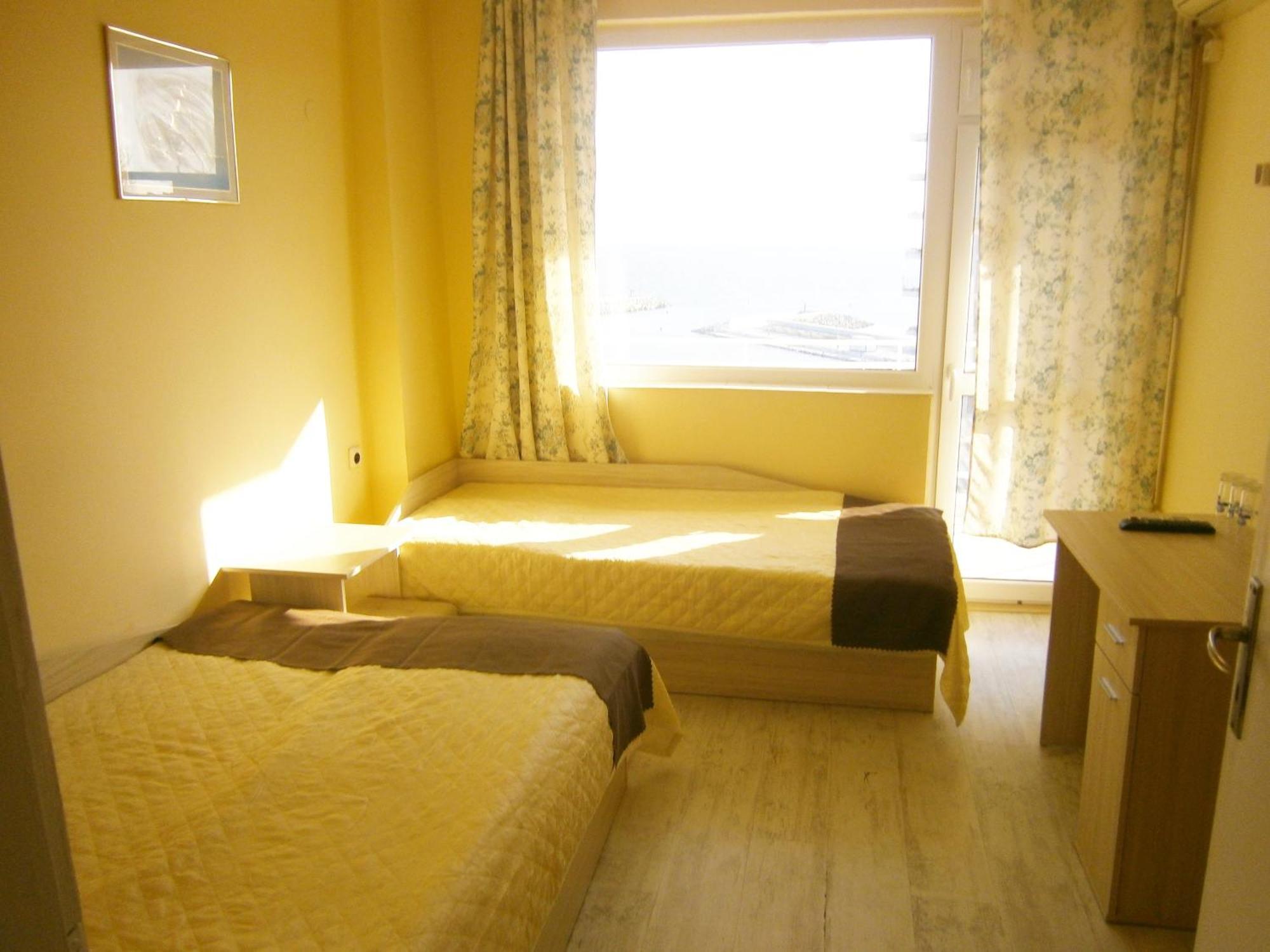 Family Hotel White House Pomorie Exteriér fotografie